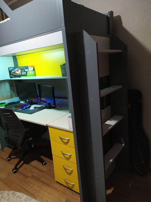 Детская двухярусная кровать