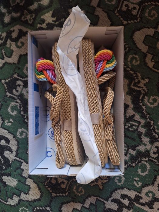 Продавам сандали