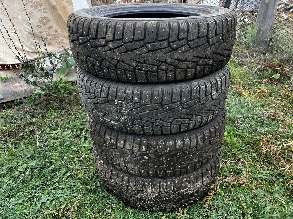 Зимние покрышки 215/60/R17