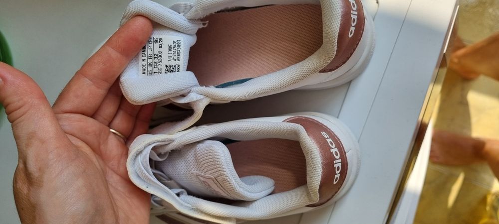 Маратонки адидас