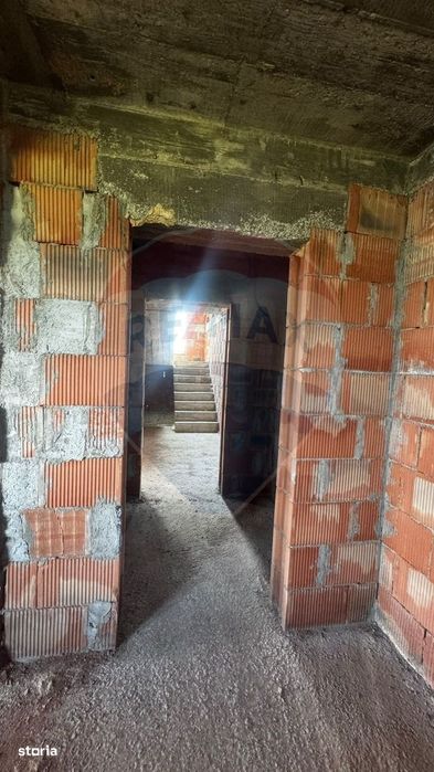Casă / Vilă cu 6 camere de vânzare