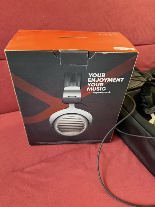 Beyerdynamic DT 990 PRO 250 Ohm – Професионални студийни слушалки