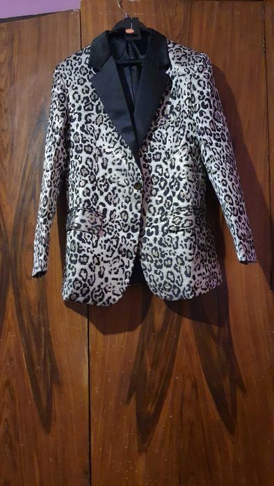Продавам тигрово сако