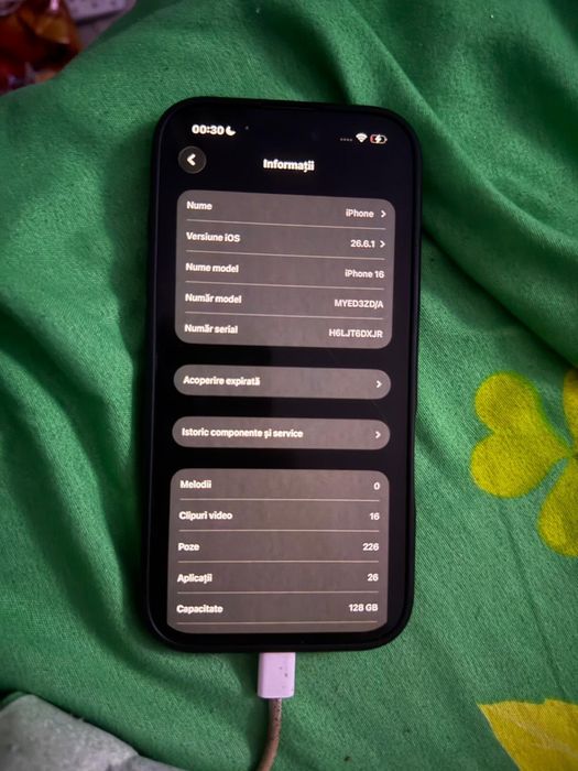 Vând iphone 16 cu starea bateriei 100