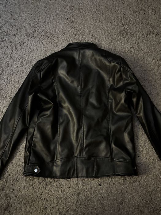 Geaca de piele neagra