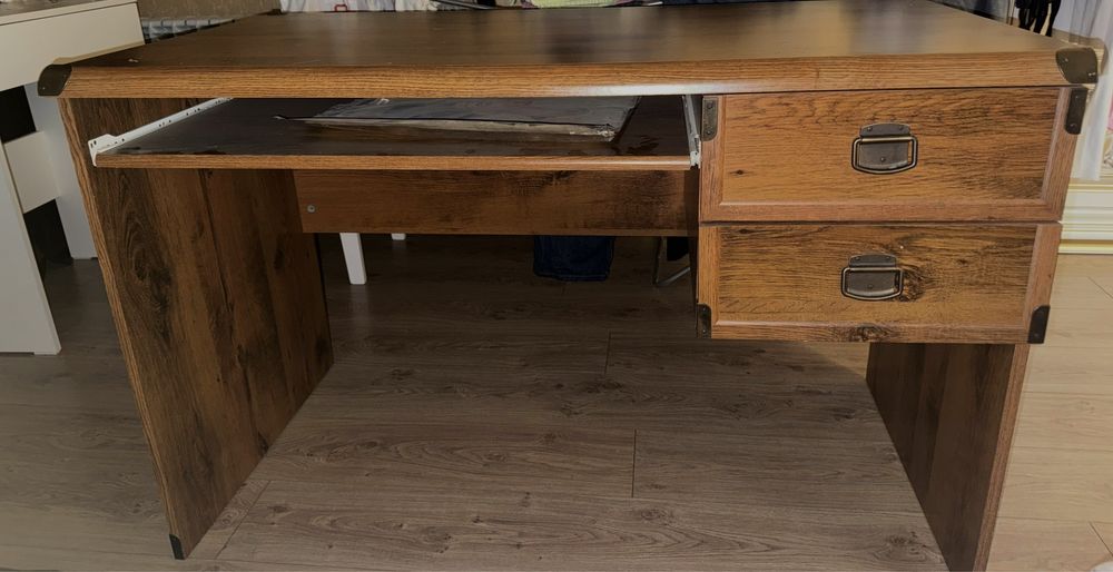 Шкаф и стол идеального качества