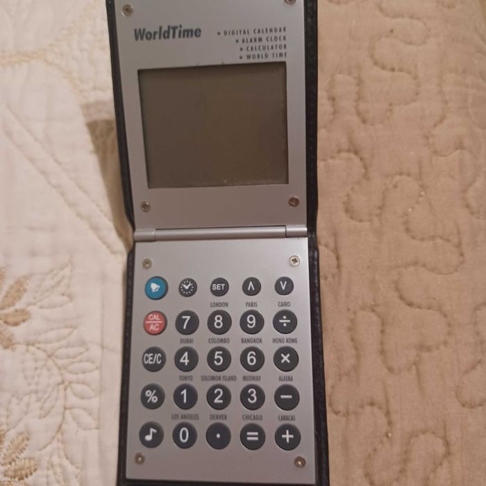 2 minicalculatoare de birou, cu energie solară