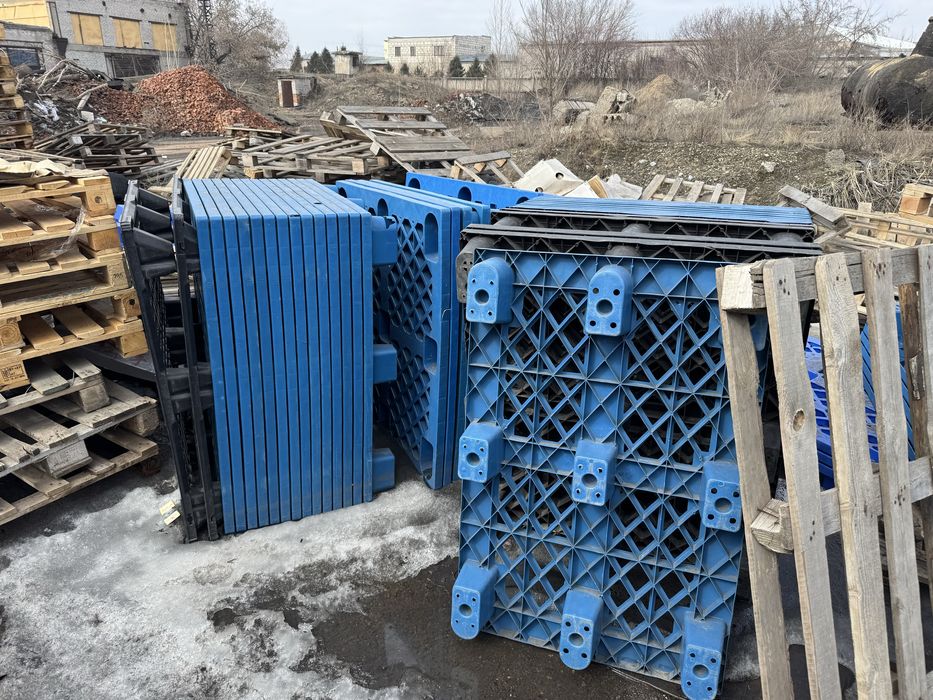 Плкстиковые поддоны