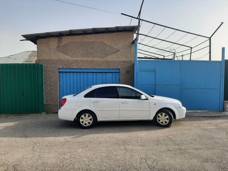 LACETTI сотилади 2010 йил 1 позиция нархи келишилади