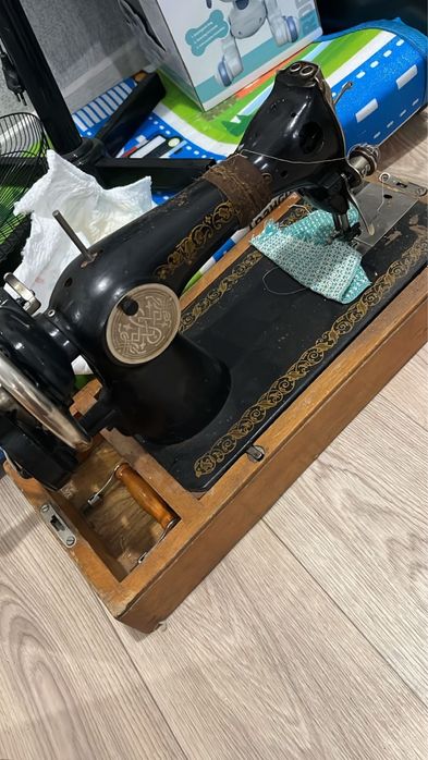 Продам швейную ручную машинку