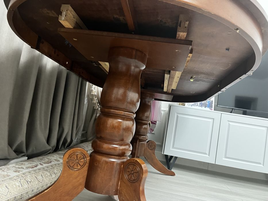 Продается стол и стулья