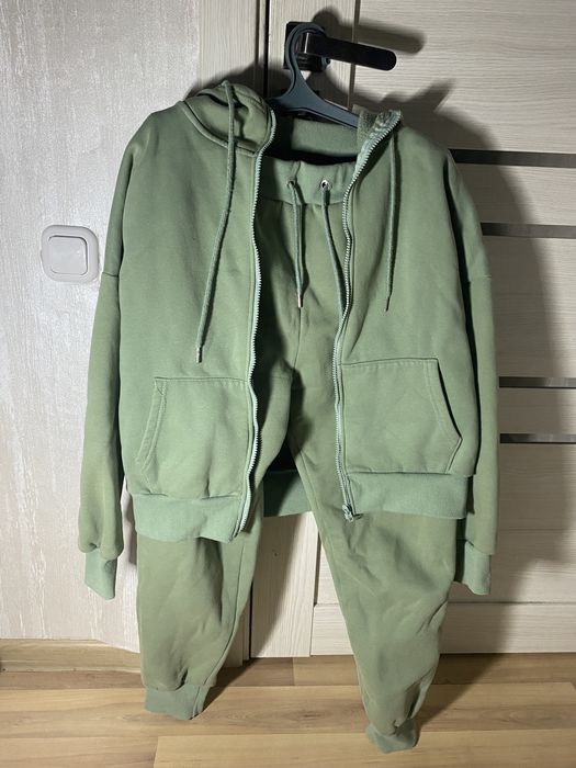 Продам костюмы на замке