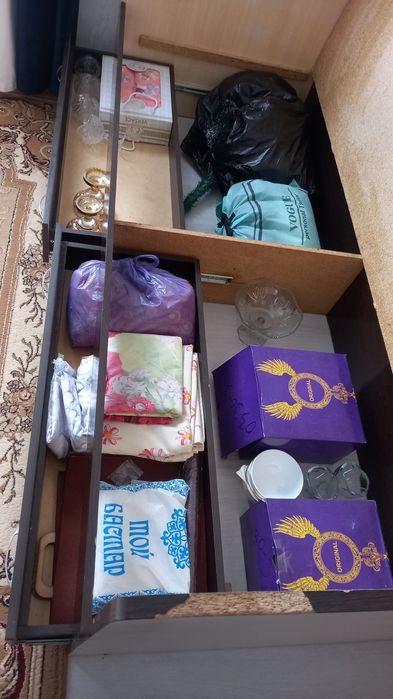 Паставка + біреулік диван сатамын.