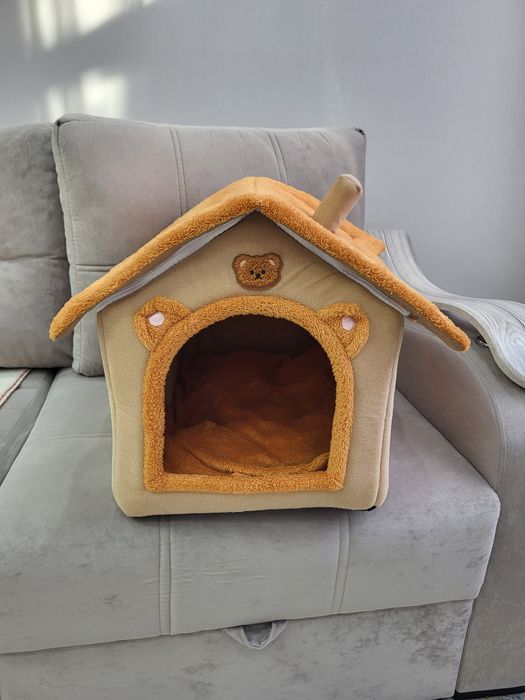 Домик для кошек уютный