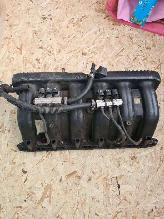 В пускной коллектор бмв м50б20