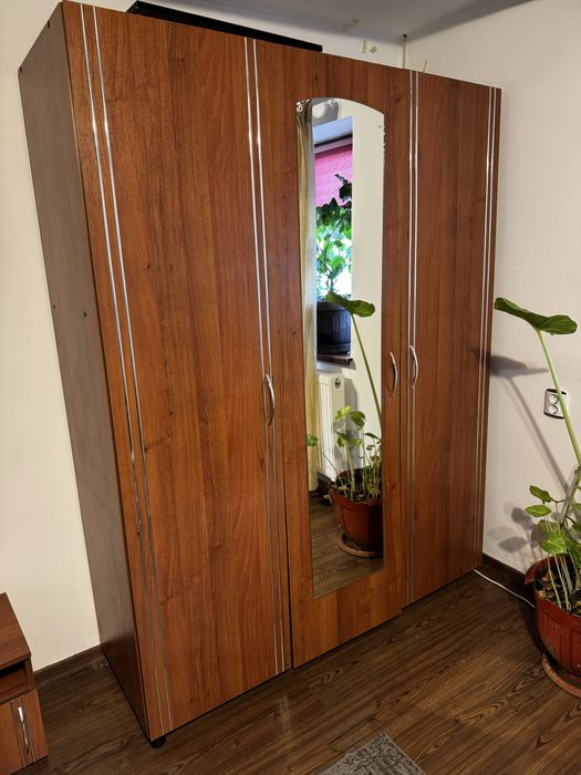 Dulap maro cu oglinda