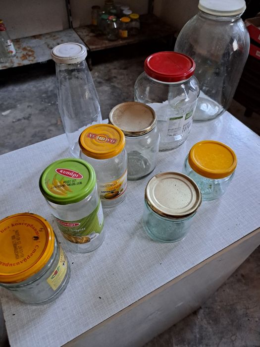 Продавам стъклени буркани различни видове и  размери