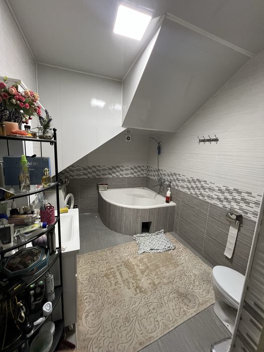 Уй сотилади, Сергели курувчида