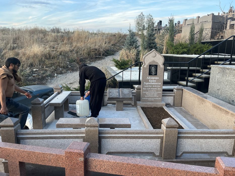 Ескерткіш тас Памятники