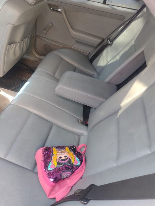 Vând Mercedes C 180