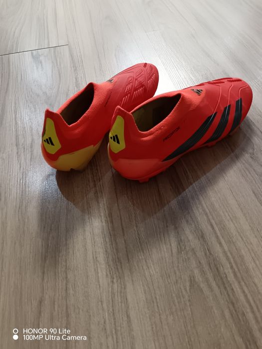 Продам футбольные бутсы