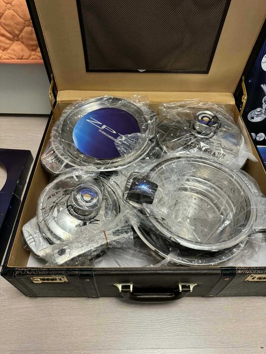 Професионален комплект съдове ZPT International 16 части в куфар.