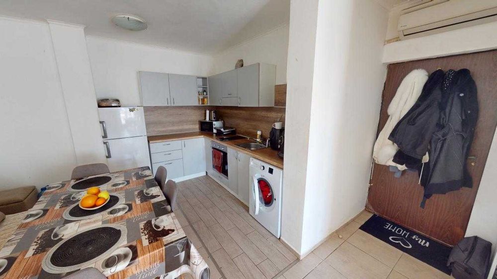 Продава се Тристаен апартамент в с. Кошарица, Област Бургас - 68 кв.м за 1015 €/кв.м - Снимка #1