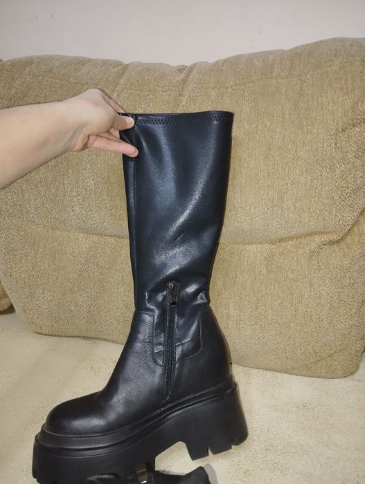 Ботинки очень хорошие в отличном состояни