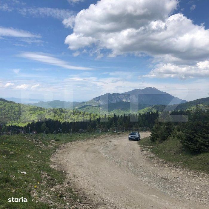 De vanzare, teren intravilan 5.500mp, Predeal
