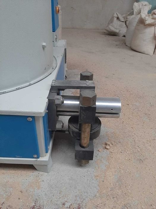 Masina de produs brichete din rumegus