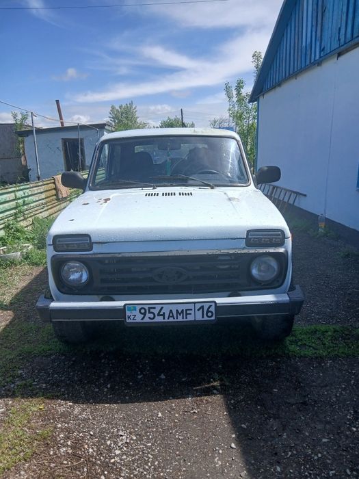 Машина нива лада