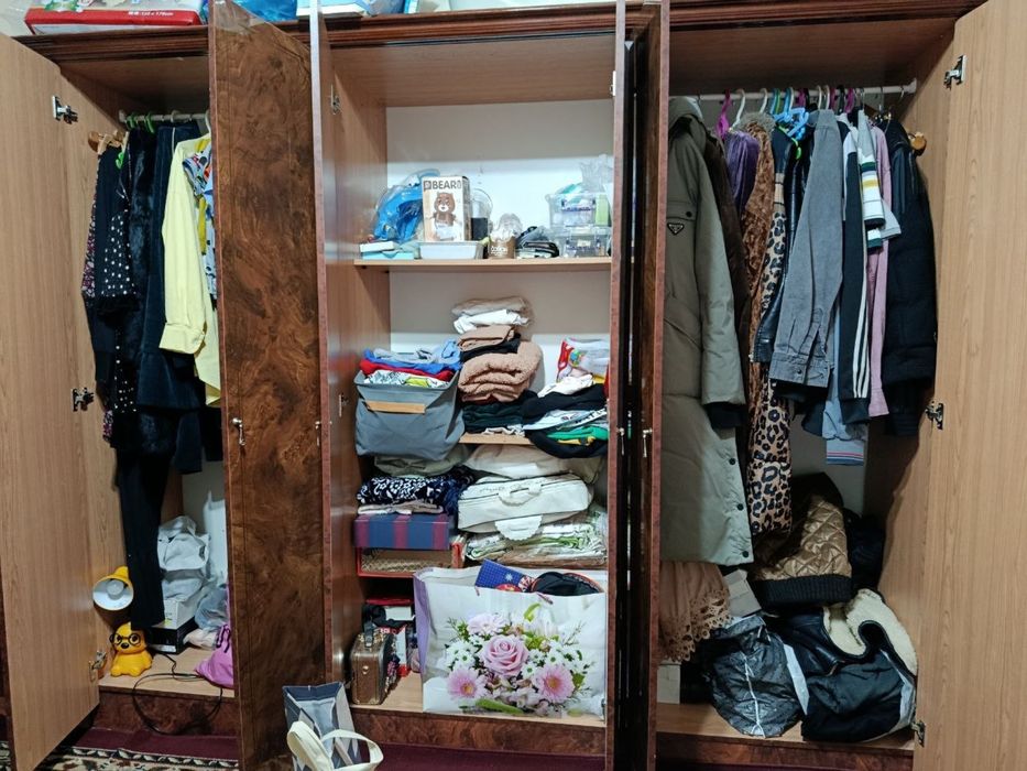 Shkaf bilan tumbichka sotiladi