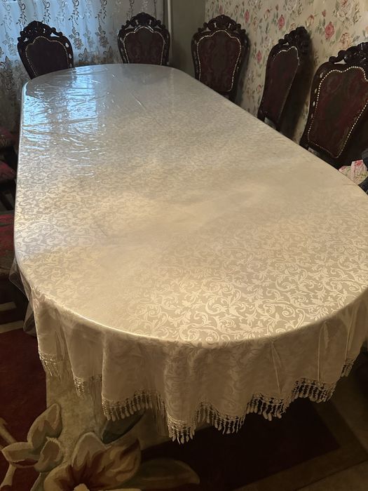 Дубовый , гостивой стол