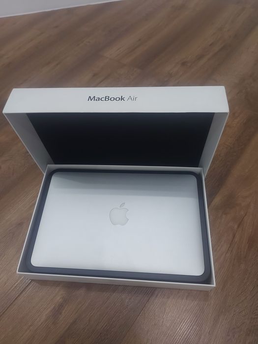 Продам Macbook Air 11