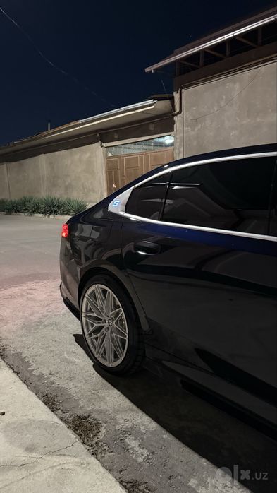 BMW i5 40L full holati zor!