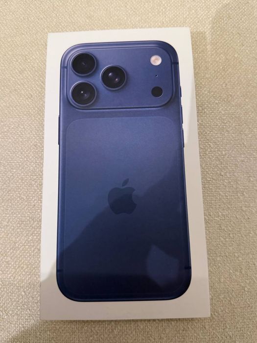 iPhone 17 pro 256 blue