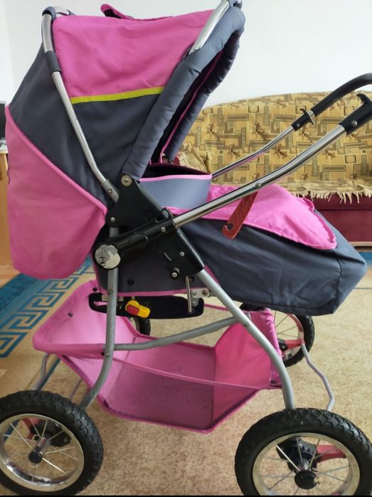 Детская коляска с багажником
