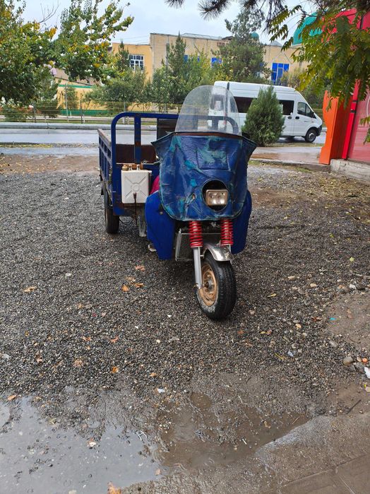 Lochinmunis motosikl