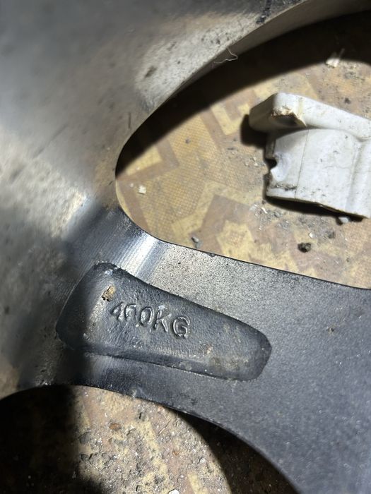 Диск R 16, на запаску 1 штука