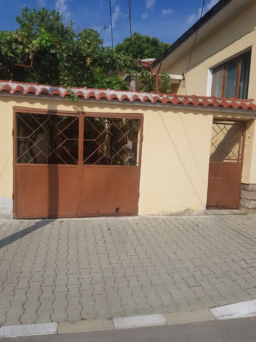 Метални врати гаражни плюс входна врата