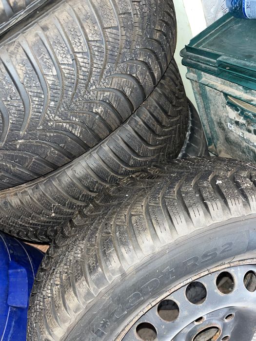 Set 4 roți de iarnă cauciucuri + jante 195/65R15