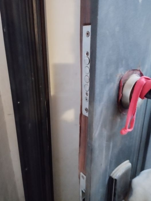 Продам железную дверь