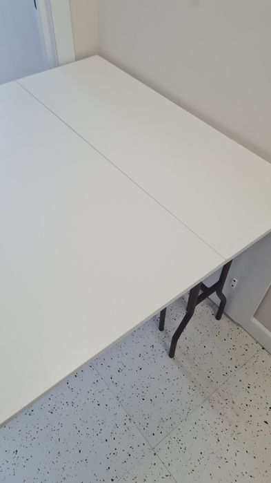 Книжный стол белый