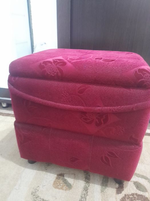Продам пуфик цвет  бордовый