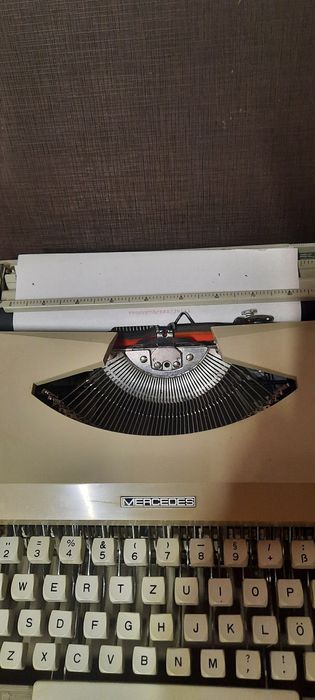 Vând mașină de scris Mercedes impecabilă