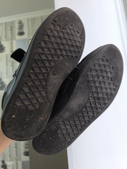 Ботинка осеньи 39р - 2000тг