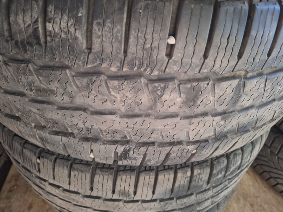 Гуми 225 / 70 / 15 C