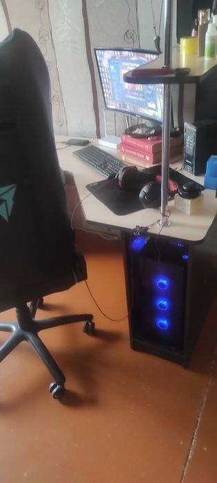 Продам компьютер, кресло, стол