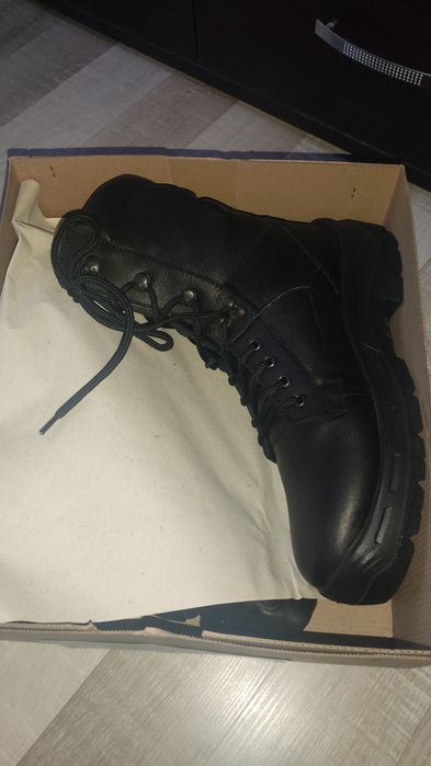 Кубинки от естествена кожа, с надпис Полиция на езика, 43 номер - нови