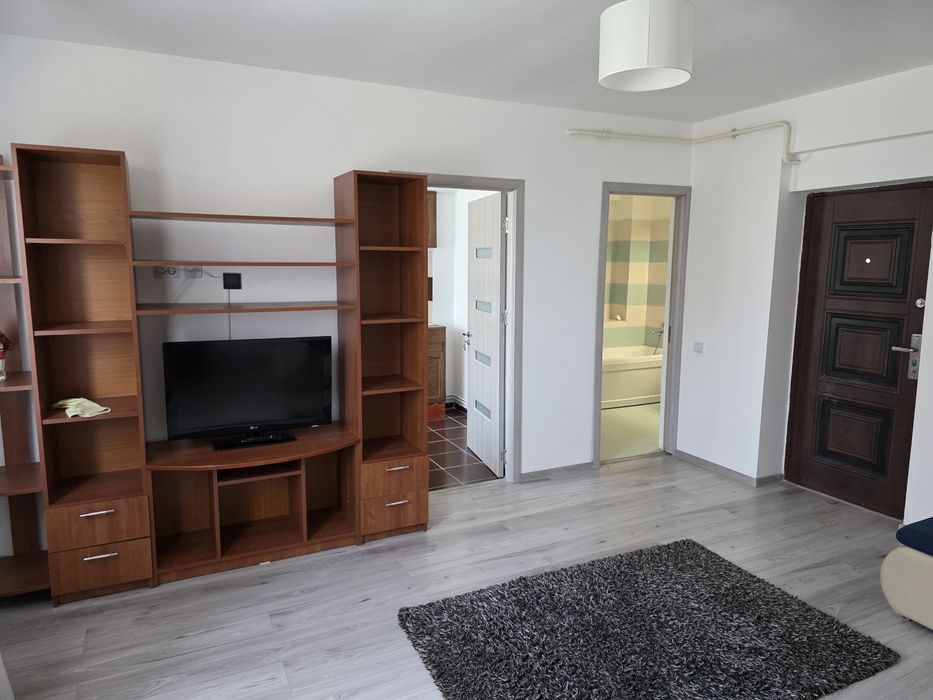 Închiriez garsoniera în bloc nou cu loc parcare